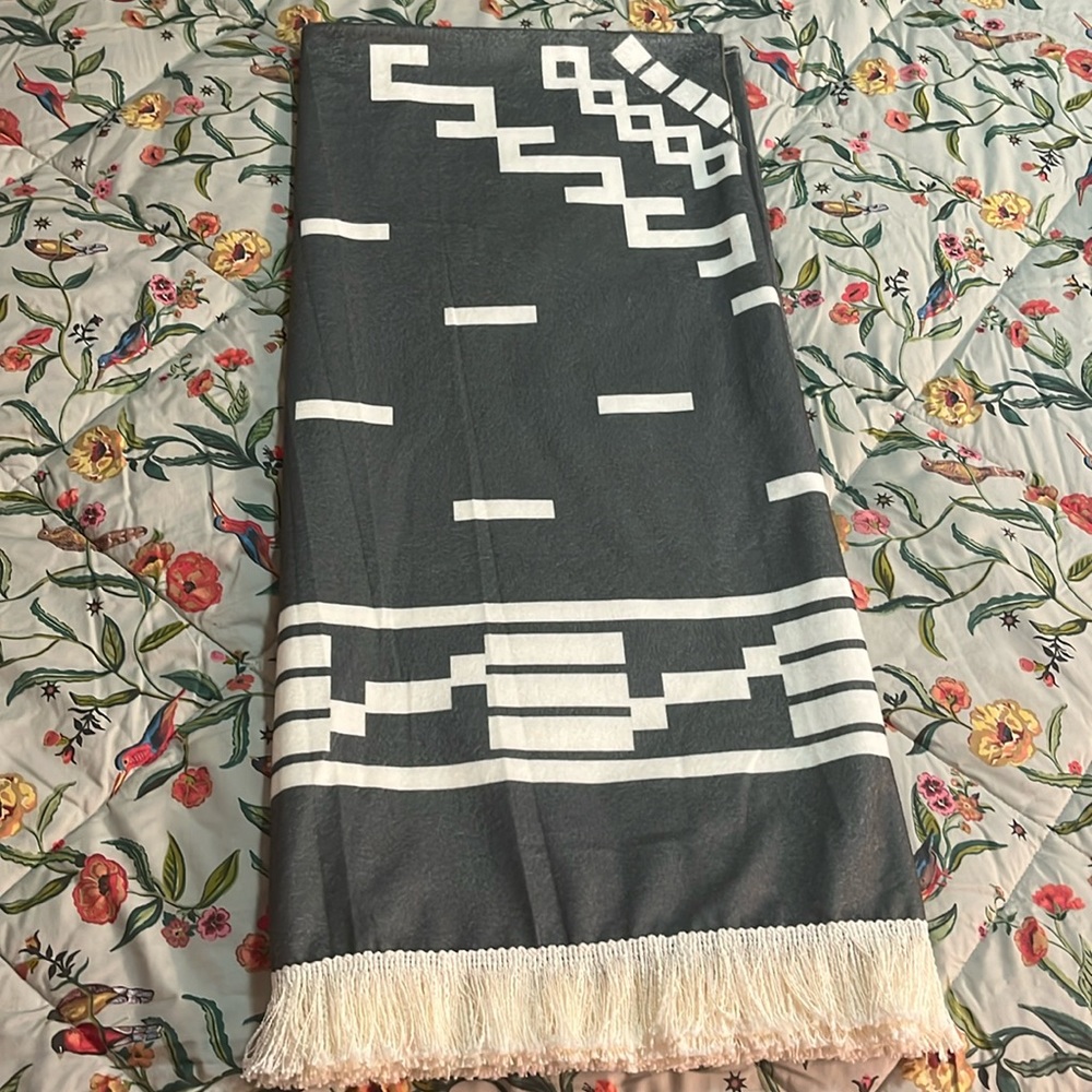 Aztec Print Poncho Sage Green Never Worn